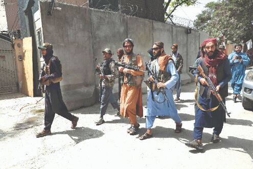 Taliban allow safe passage from Kabul in US airlift