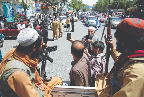 US struggles to speed Kabul airlift US struggles to speed Kabul airlift