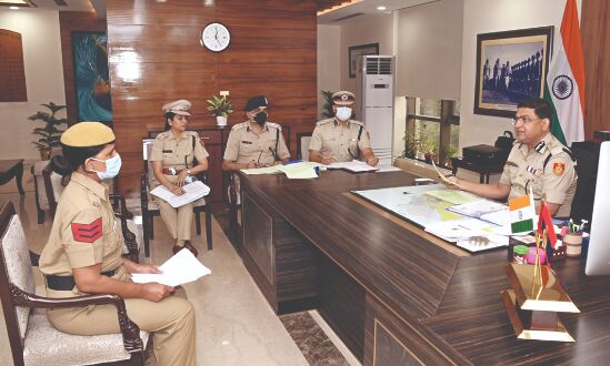 Delhi Police chief hears grievances of personnel Delhi Police chief hears grievances of personnel