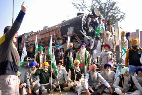 Farmers protest hits train movement, road traffic in Jalandhar for second day Farmers protest hits train movement, road traffic in Jalandhar for second day