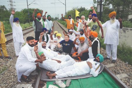 Farmers stir continues in Punjab as meet with mins remains inconclusive