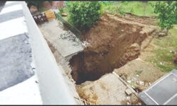 Portion of IFFCO Chowk flyover collapses Portion of IFFCO Chowk flyover collapses