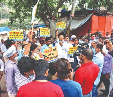 Novelty Cinema plot: AAP protests in all 272 wards