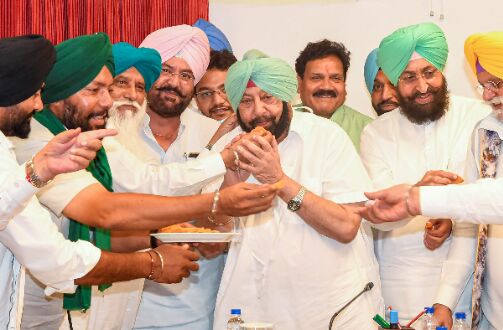 Show of strength: Amarinder meets 55 Cong MLAs, 8 MPs
