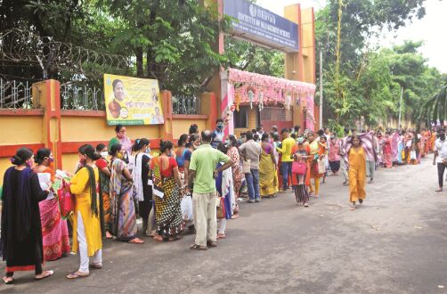 Lakshmir Bhandar scheme witnesses over 1 cr applications Lakshmir Bhandar scheme witnesses over 1 cr applications
