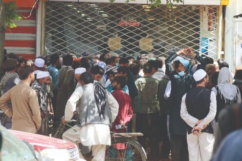 Afghanistans economic crisis deepens as airlift winds down Afghanistans economic crisis deepens as airlift winds down