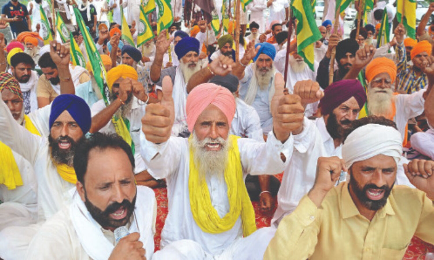 Police lathicharge on farmers triggers protests