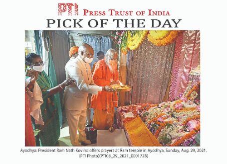 President visits Ayodhya temple construction site, offers prayers