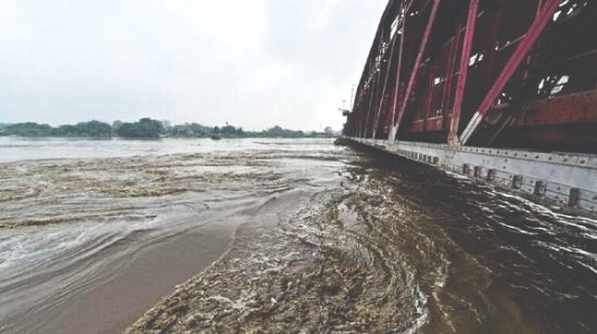 3 teens out for morning dip in Yamuna drown, 1 more rescued 3 teens out for morning dip in Yamuna drown, 1 more rescued