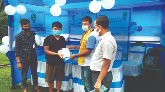 Officials trek to hold Duare Sarkar camps, reach out to beneficiaries of 14 tribal villages Officials trek to hold Duare Sarkar camps, reach out to beneficiaries of 14 tribal villages