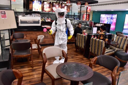 India logs 42,909 new COVID-19 cases