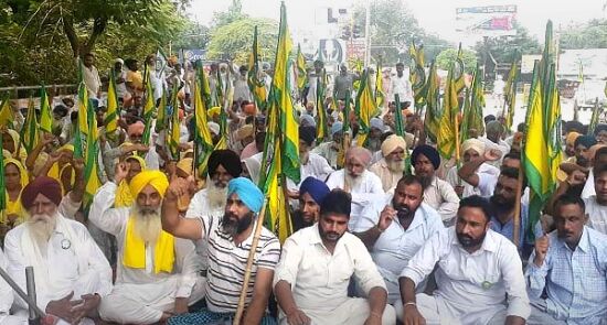 Pb govt fomenting farmers unrest in Haryana: Khattar Pb govt fomenting farmers unrest in Haryana: Khattar