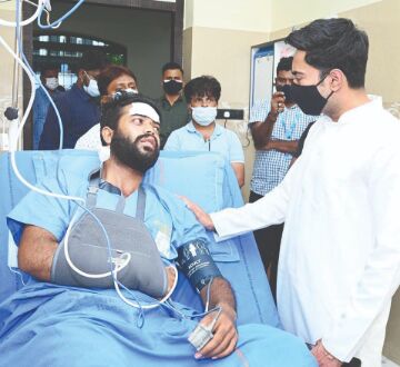 Abhishek visits SSKM to meet student assaulted by BJP workers in Tripura Abhishek visits SSKM to meet student assaulted by BJP workers in Tripura