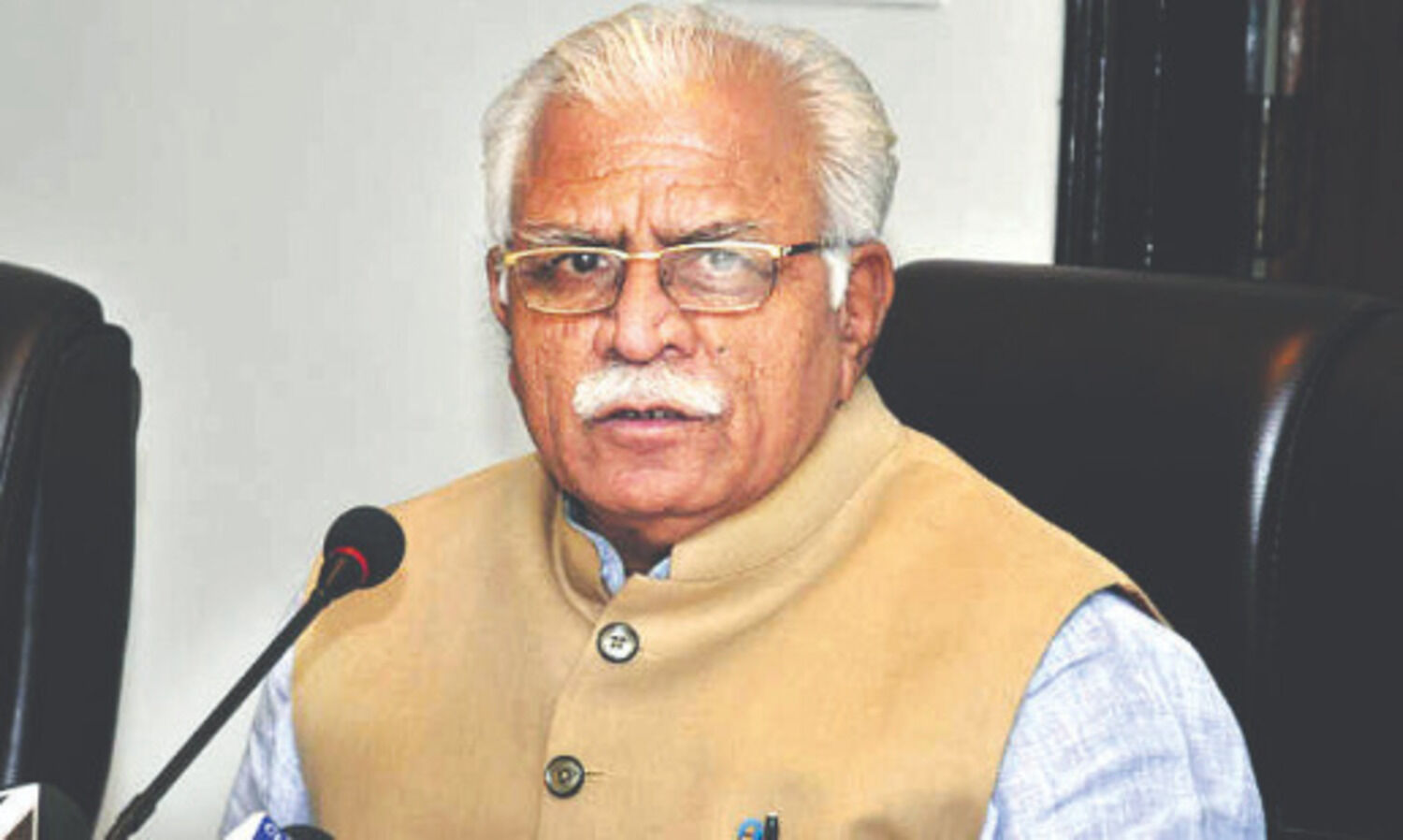 Khattar lashes out at Amarinder Singh over farmers issues
