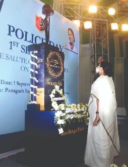 On Police Day, Mamata hails cops relentless battle On Police Day, Mamata hails cops relentless battle