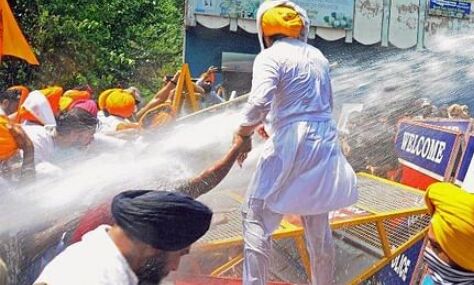 Punjab: Cops use force to disperse farmers trying to march inside SAD event