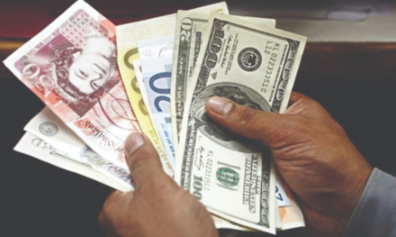Forex reserves rise $16.663 billion to record high of $633.558 billion