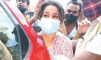 Grief-stricken Shehnaaz attends Sidharths final rites