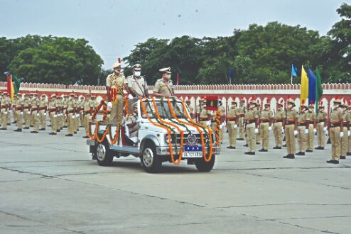 Delhi Police chief asks new recruits to remain updated on latest crime trends