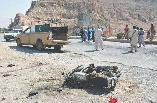 Taliban suicide bomber blows himself up in Pak; 4 killed, 20 injured Taliban suicide bomber blows himself up in Pak; 4 killed, 20 injured
