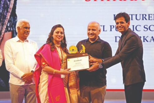 Govt honours 122 teachers, principals