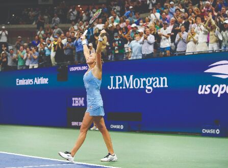 Rogers stuns No. 1 Barty in 3 sets to advance at US Open