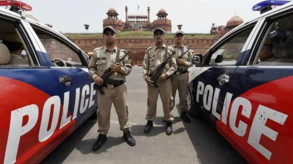2 Delhi Police constables held for extortion
