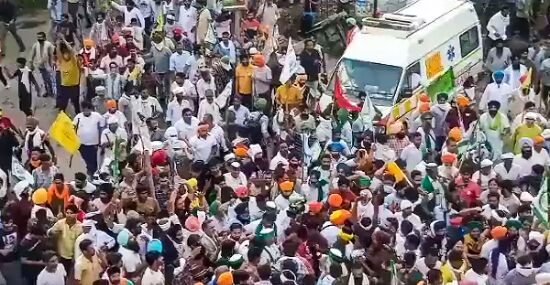 Thousands of farmers march towards Karnal secretariat, threaten siege