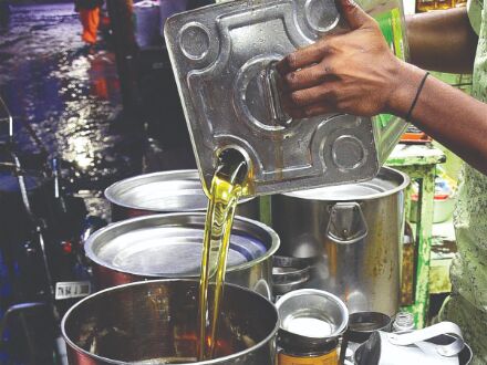 Collect details of edible oil, oilseeds stocks to check hoarding: Centre tells state govts Collect details of edible oil, oilseeds stocks to check hoarding: Centre tells state govts