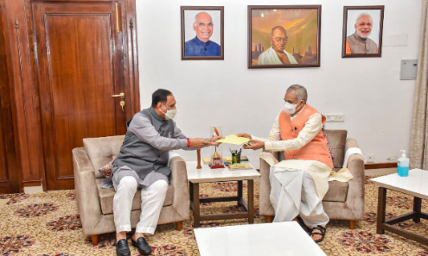 Gujarat CM Rupani, Cabinet resign a year before state polls