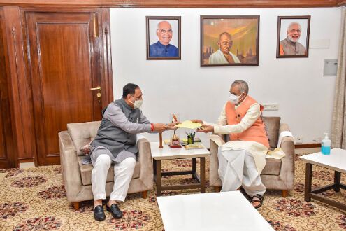 Gujarat CM Rupani, Cabinet resign a year before state polls