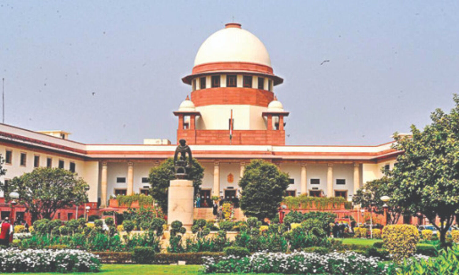 Court should enquire into antecedents   of accused while considering bail: SC