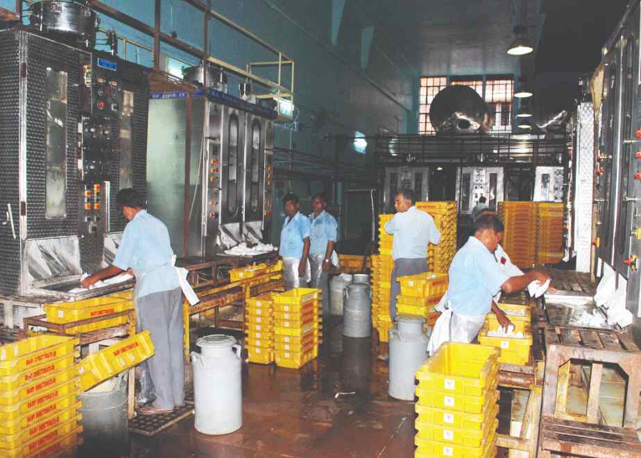 State to set up 400 Bangla Dairy outlets