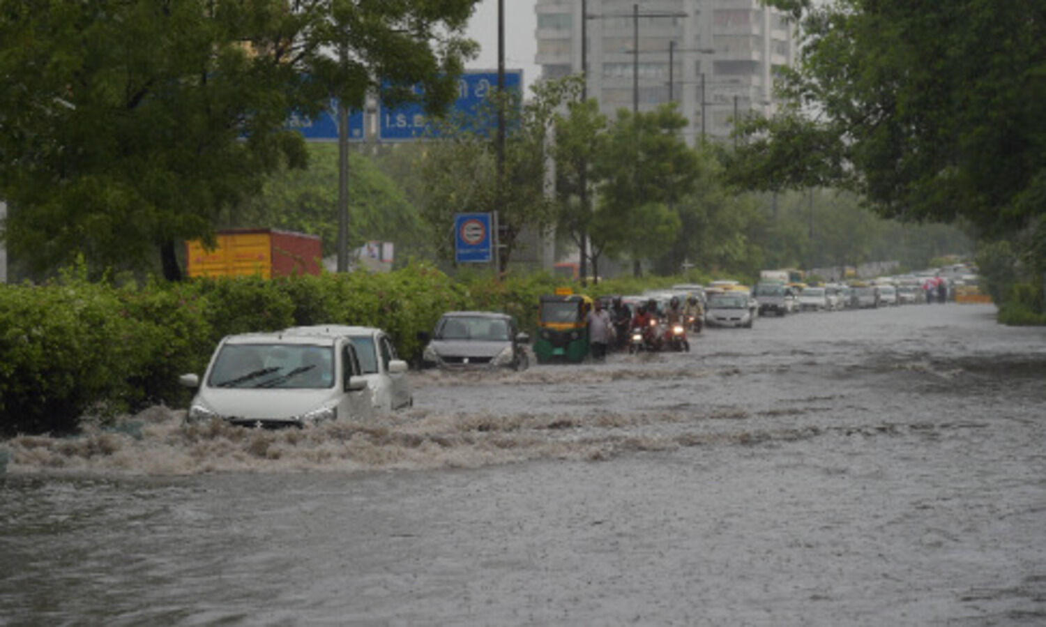 Rain causes traffic snarls across Delhi