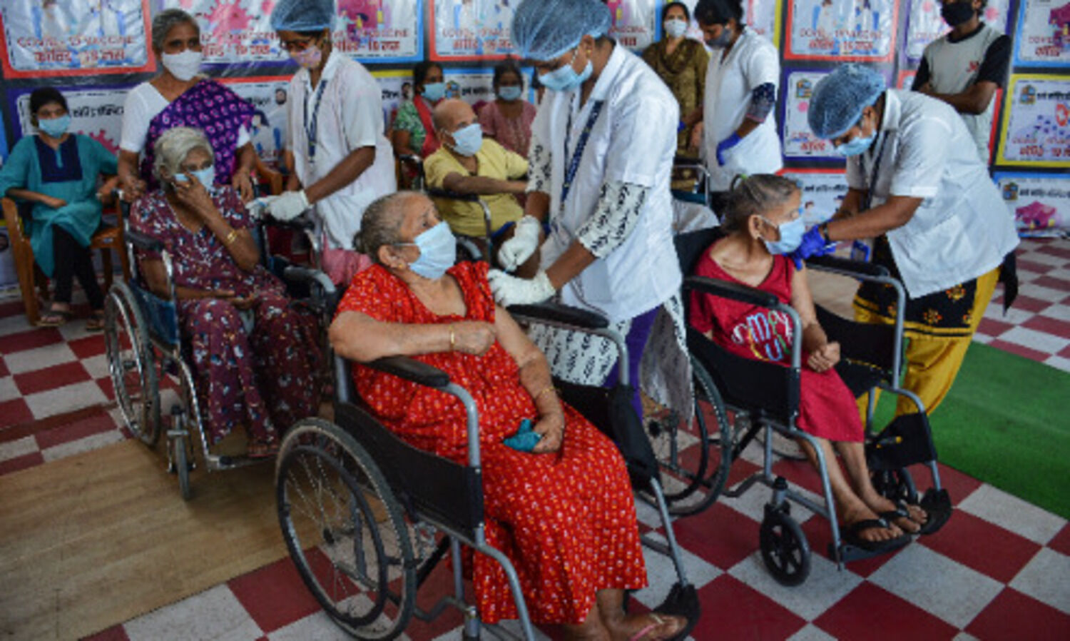 India records 35,662 COVID-19 cases, 281 deaths