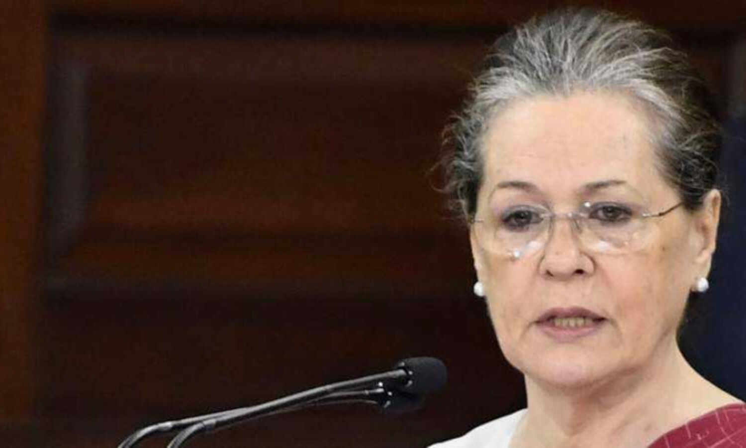 Punjab Cong MLAs authorise Sonia Gandhi to pick Amarinder Singhs successor as CM