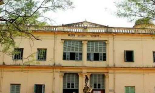 Visva-Bharati V-C talks tough with teachers over thefts in purported video, stokes controversy Visva-Bharati V-C talks tough with teachers over thefts in purported video, stokes controversy