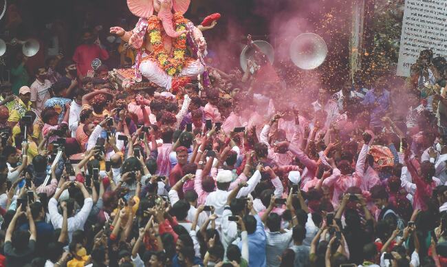 Mumbaikars bid adieu to Lord Ganesh; over 2,100 idols immersed