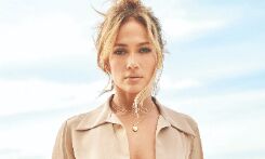 Jennifer feels like an outsider in Hollywood