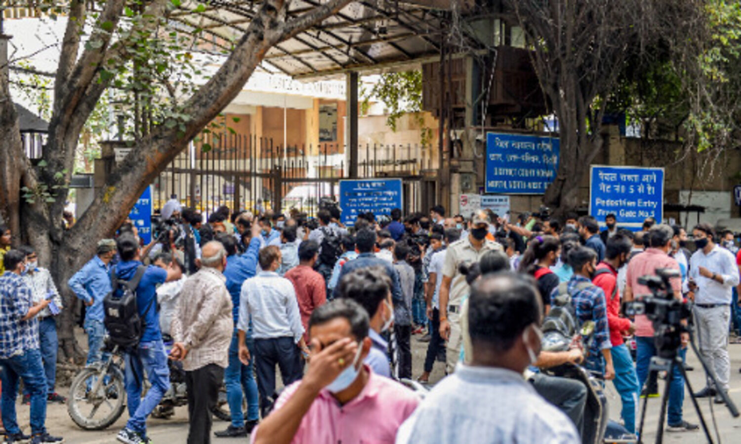 Gunmen dressed as lawyers kill gangster Gogi inside Rohini court, 2 attackers dead in police action