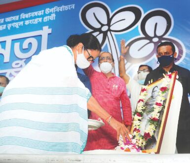 4 researchers felicitated for work on Vidyasagar 4 researchers felicitated for work on Vidyasagar