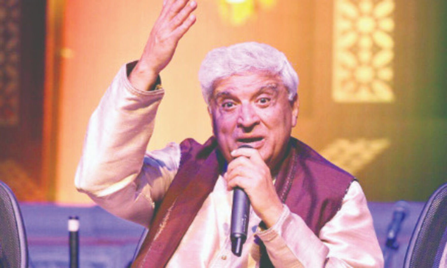 Thane court sends notice to Javed Akhtar