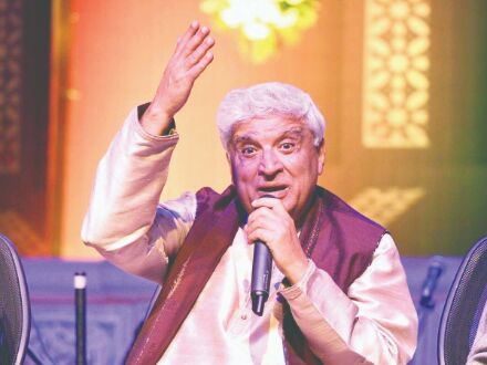Thane court sends notice to Javed Akhtar