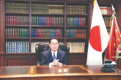 Japan ex-diplomat Kishida wins party vote, to become new PM Japan ex-diplomat Kishida wins party vote, to become new PM