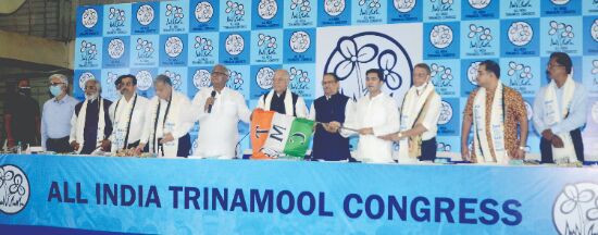 Former Goa CM joins TMC, Mamata says will fight divisive forces together Former Goa CM joins TMC, Mamata says will fight divisive forces together