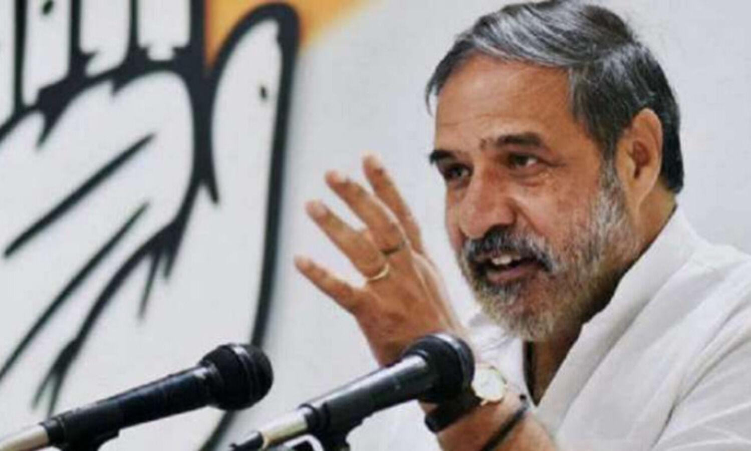 Anand Sharma slams hooliganism outside Sibals house, urges Sonia Gandhi to take action