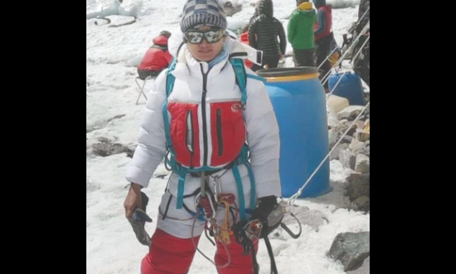 Woman scales Dhaulagiri sans supplemental O2 Woman scales Dhaulagiri sans supplemental O2