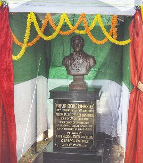 Statue of doctor who gave India its 1st test tube baby installed at NRS Hospital