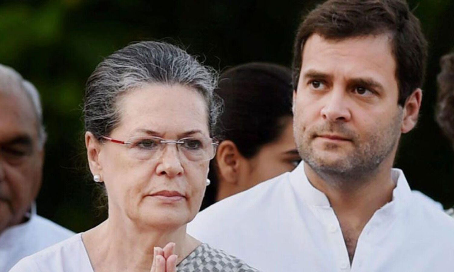 Sonia, Rahul pay tributes to Mahatma Gandhi, Shastri on their birth anniversaries