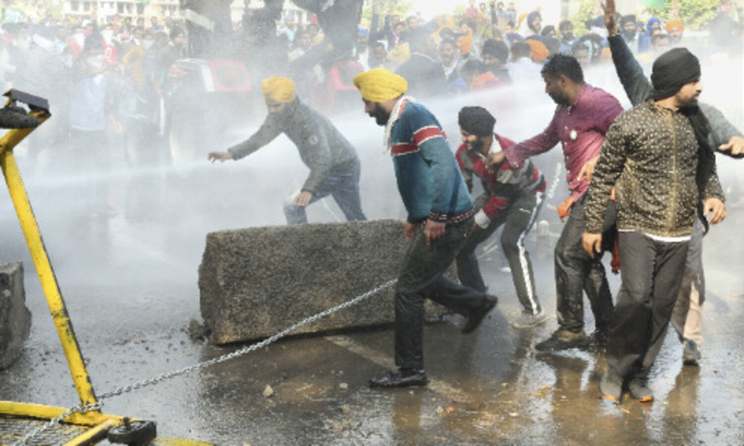 Farmers break barricades, face water cannons in Hry, Pb during protest over paddy procurement delay
